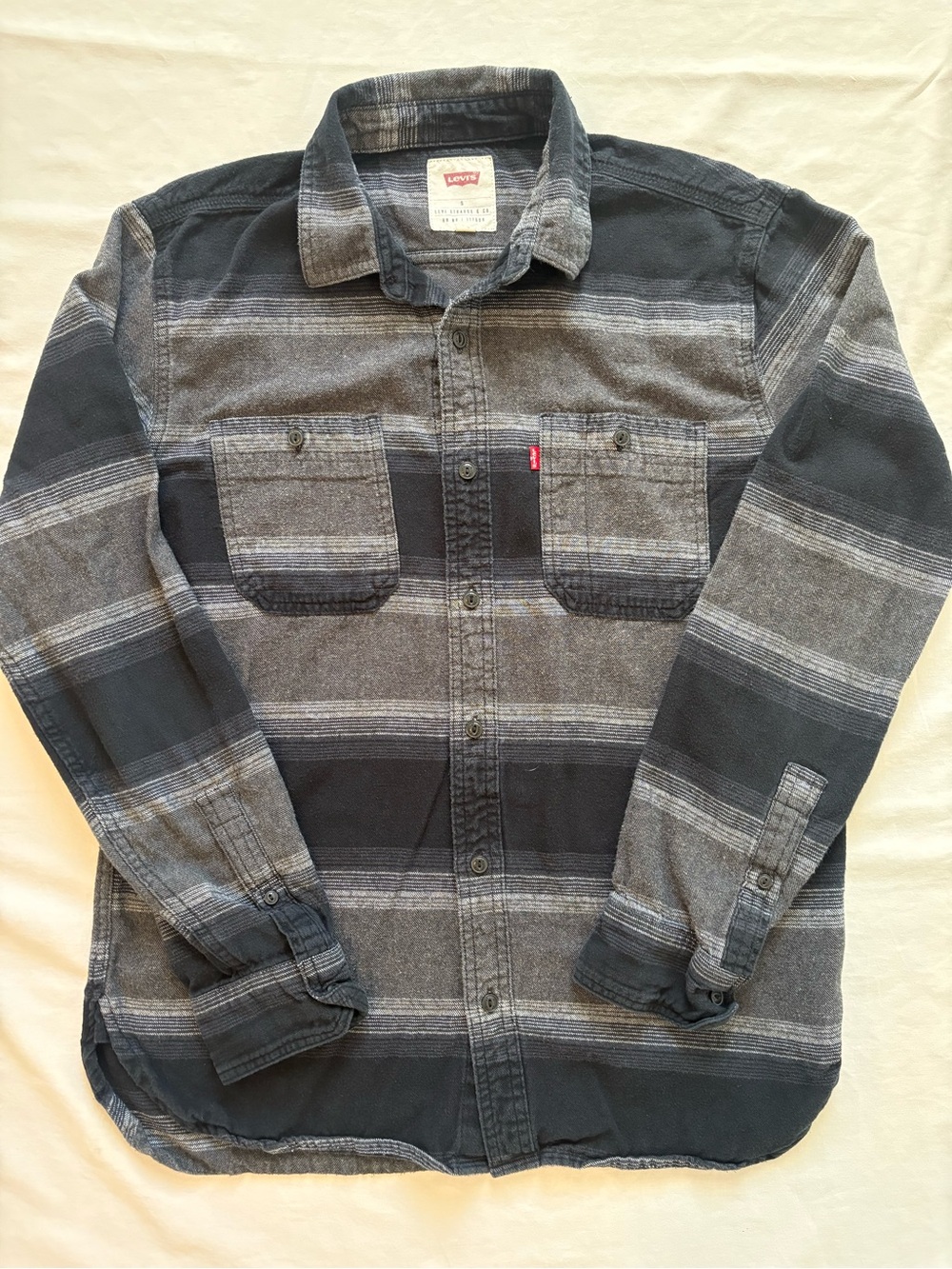 Levi’s Men’s Gray Black Striped Button-Up Shirt Size S